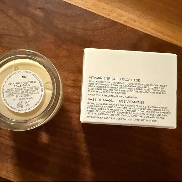 Bobbi Brown Vitamin Rich Face Base - Picture 4 of 4